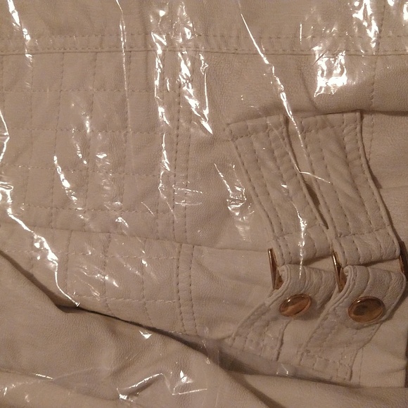 Jacket - Picture 16 of 16